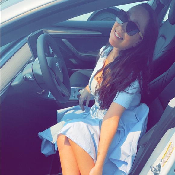 Meet your Posher, Amanda - Picture 2 of 4